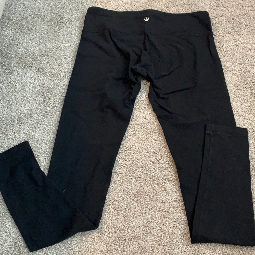 Black lululemon wunder under